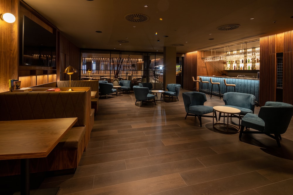 Barcelona Airport Hotel — Restaurant & bars in Barcelona, Catalonia