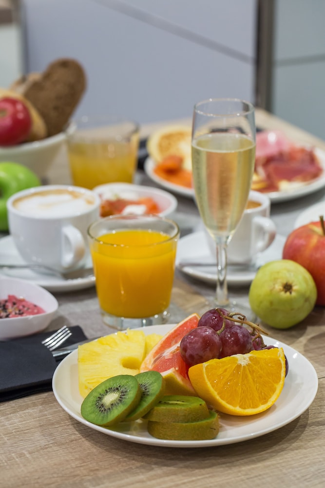 Gran Hotel Havana by Escampa Hotels — Restaurant & bars in Barcelona, Catalonia