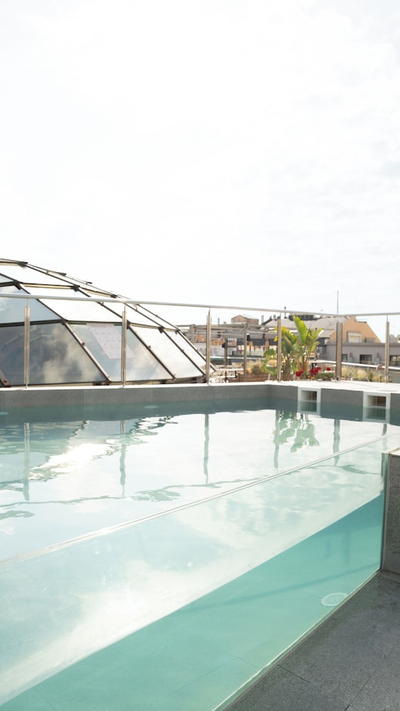 Gran Hotel Havana by Escampa Hotels — Swimming pool in Barcelona, Catalonia