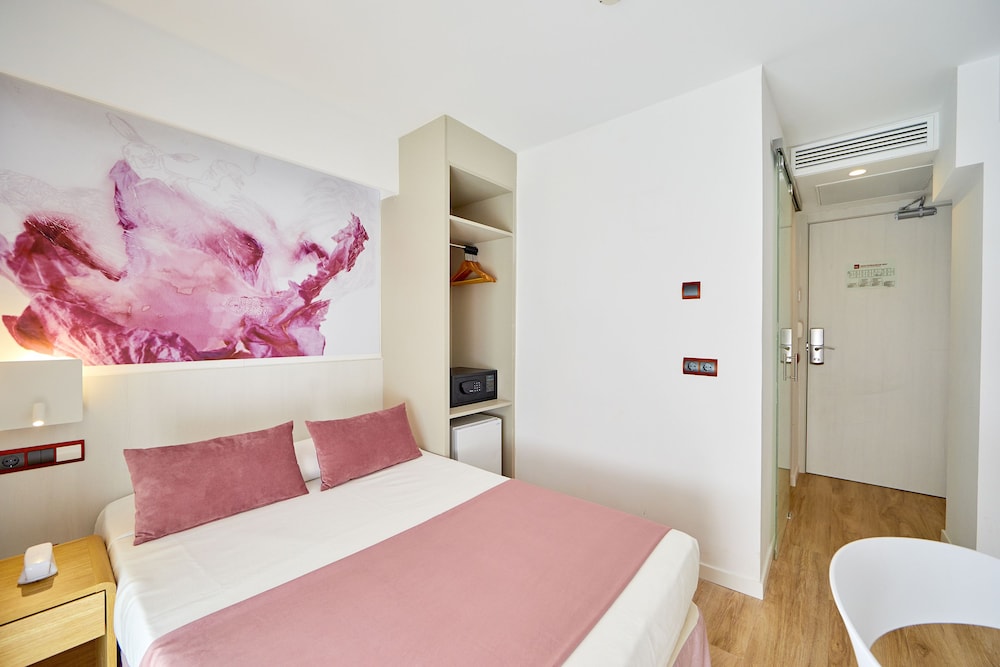 MLL Mediterranean Bay Hotel - Adults Only — Hotel rooms in Playa de Palma, Balearic Islands