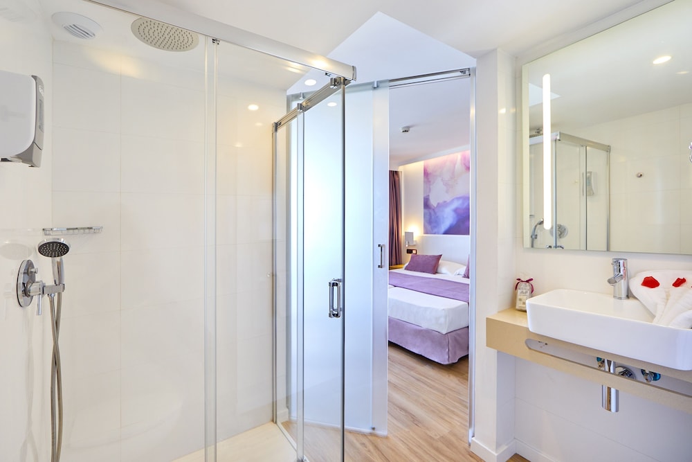 MLL Mediterranean Bay Hotel - Adults Only — Hotel rooms in Playa de Palma, Balearic Islands