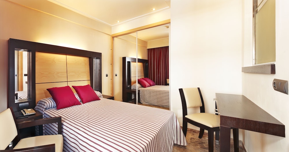 MLL Mediterranean Bay Hotel - Adults Only — Hotel rooms in Playa de Palma, Balearic Islands