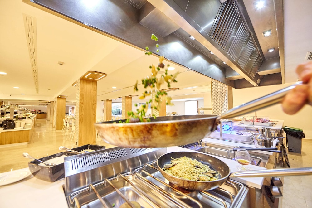 MLL Mediterranean Bay Hotel - Adults Only — Restaurant & bars in Playa de Palma, Balearic Islands