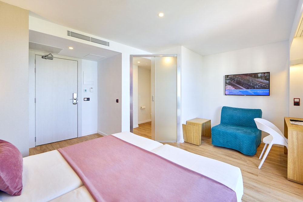 MLL Mediterranean Bay Hotel - Adults Only — Hotel rooms in Playa de Palma, Balearic Islands
