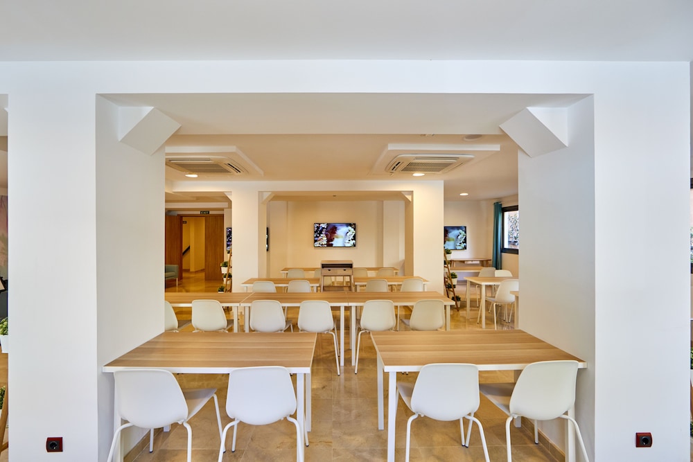 MLL Mediterranean Bay Hotel - Adults Only — Restaurant & bars in Playa de Palma, Balearic Islands