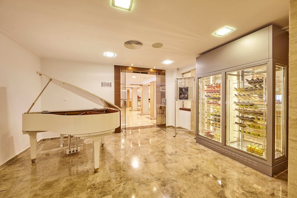 MLL Mediterranean Bay Hotel - Adults Only — Restaurant & bars in Playa de Palma, Balearic Islands