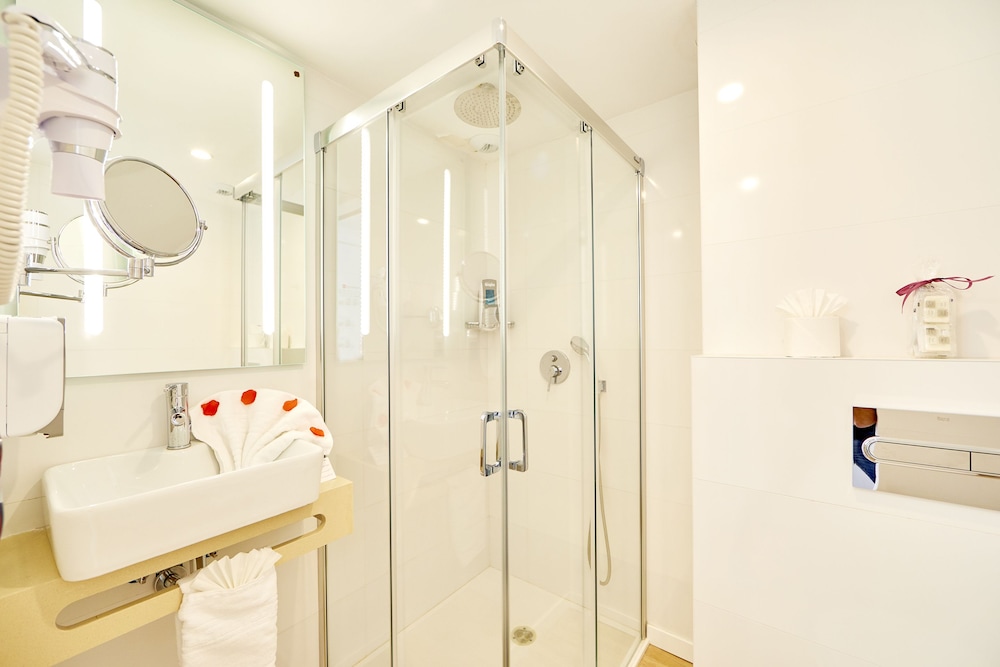 MLL Mediterranean Bay Hotel - Adults Only — Hotel rooms in Playa de Palma, Balearic Islands