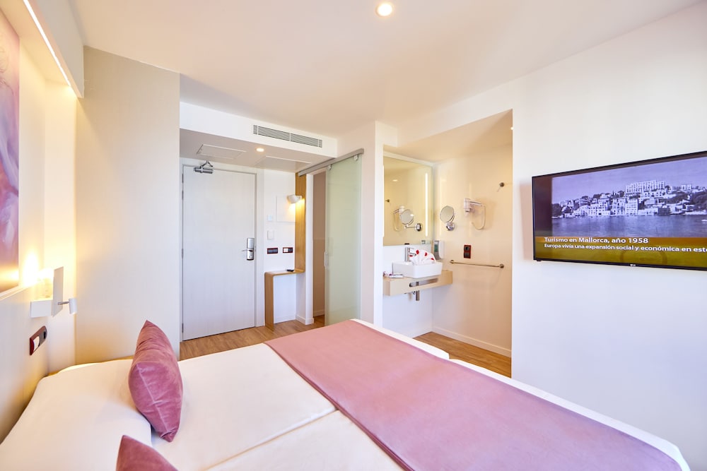 MLL Mediterranean Bay Hotel - Adults Only — Hotel rooms in Playa de Palma, Balearic Islands