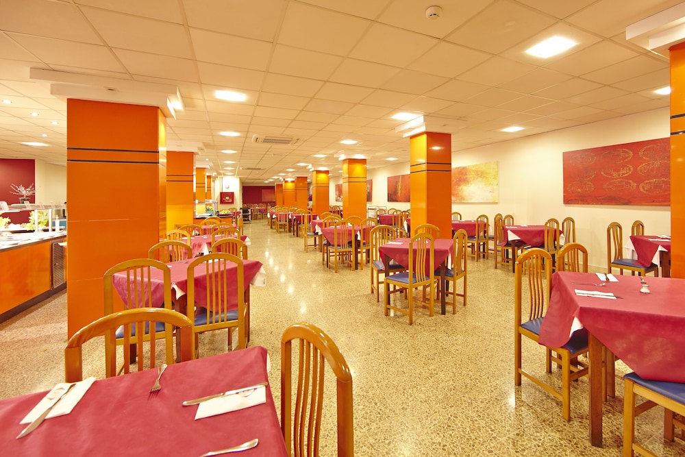 MLL Caribbean Bay Hotel — Restaurant & bars in Playa de Palma, Balearic Islands