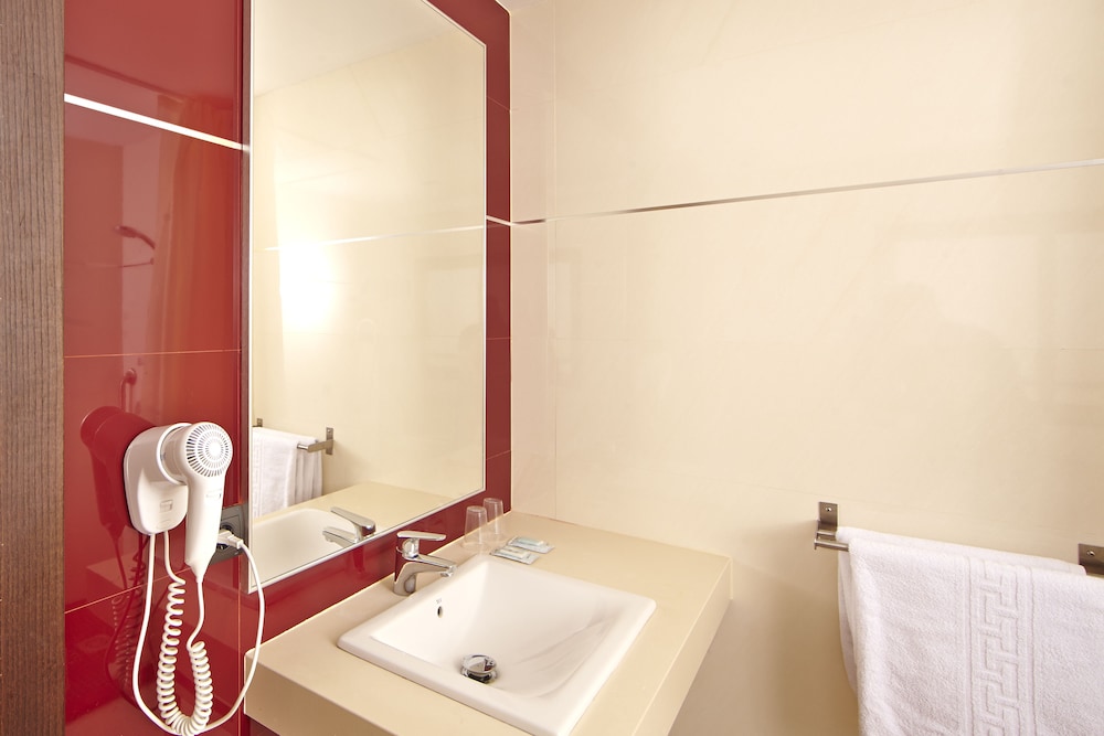 MLL Caribbean Bay Hotel — Hotel rooms in Playa de Palma, Balearic Islands