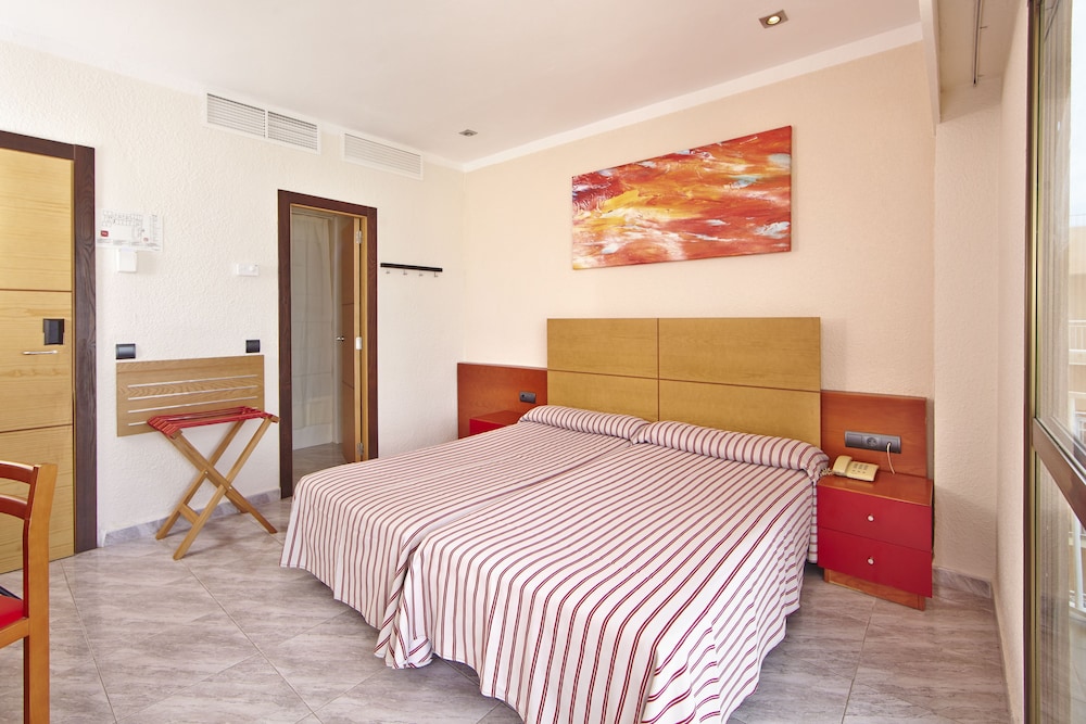 MLL Caribbean Bay Hotel — Hotel rooms in Playa de Palma, Balearic Islands