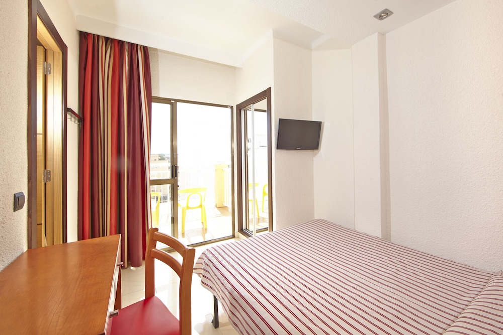 MLL Caribbean Bay Hotel — Hotel rooms in Playa de Palma, Balearic Islands