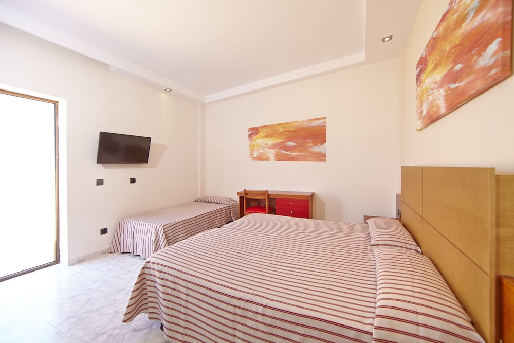MLL Caribbean Bay Hotel — Hotel rooms in Playa de Palma, Balearic Islands