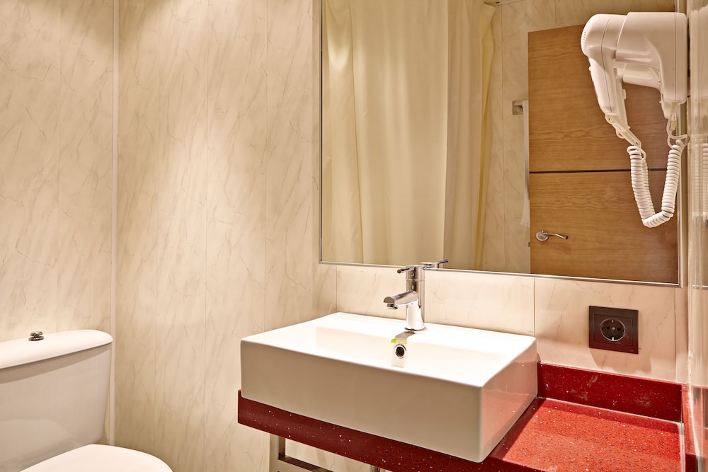MLL Caribbean Bay Hotel — Hotel rooms in Playa de Palma, Balearic Islands