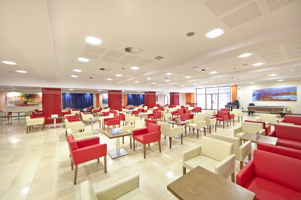 MLL Caribbean Bay Hotel — Restaurant & bars in Playa de Palma, Balearic Islands