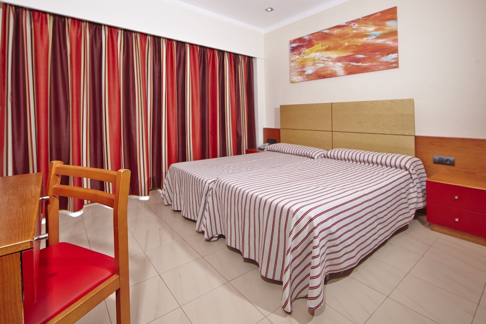 MLL Caribbean Bay Hotel — Hotel rooms in Playa de Palma, Balearic Islands