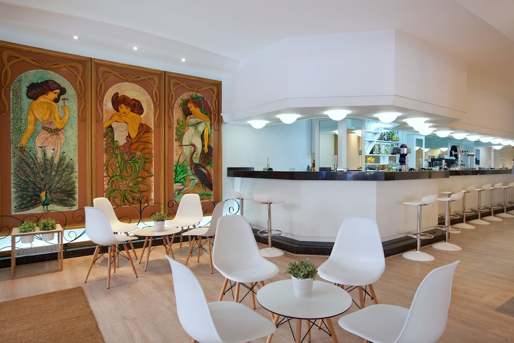 whala!beach Hotel & Apartments — Restaurant & bars in Playa de Palma, Balearic Islands