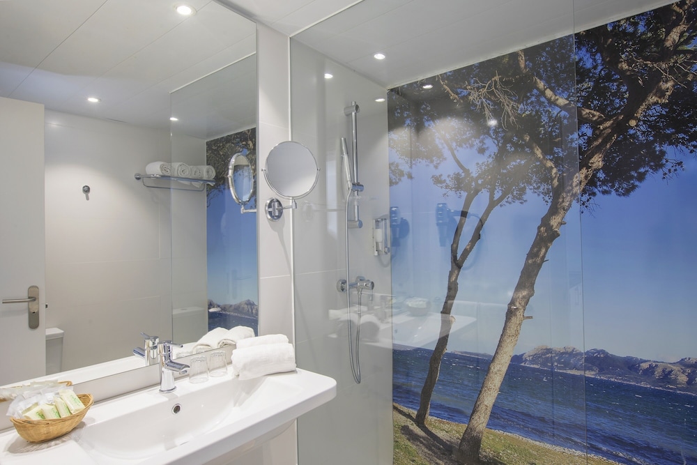 whala!beach Hotel & Apartments — Hotel rooms in Playa de Palma, Balearic Islands