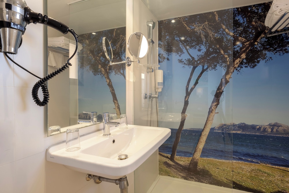 whala!beach Hotel & Apartments — Hotel rooms in Playa de Palma, Balearic Islands