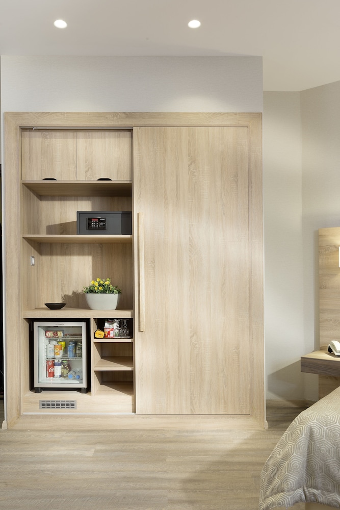 Hotel Jason Inn — Hotel rooms in Athens, Attica