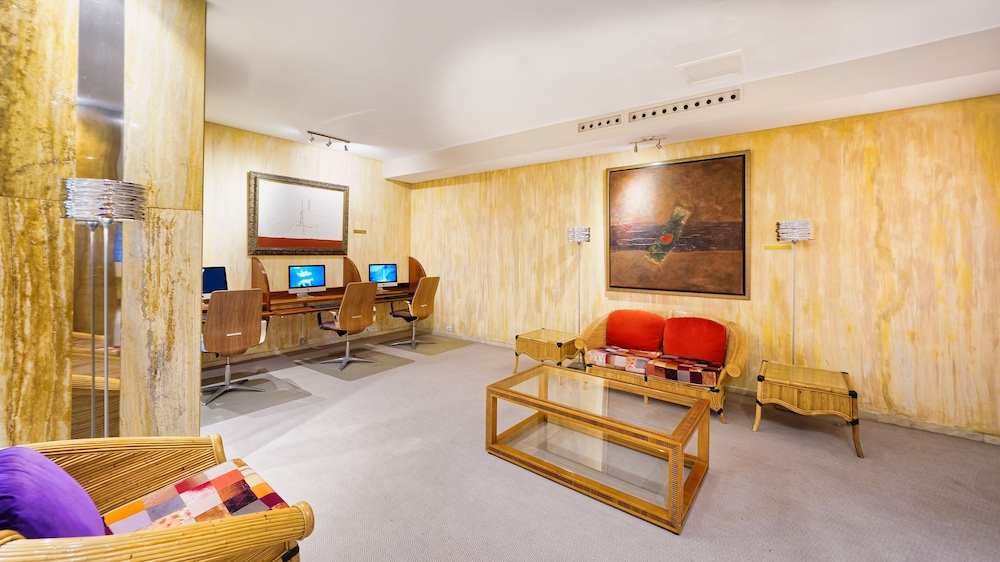 Bull Reina Isabel & Spa — Hotel building in Las Palmas, Canary Islands