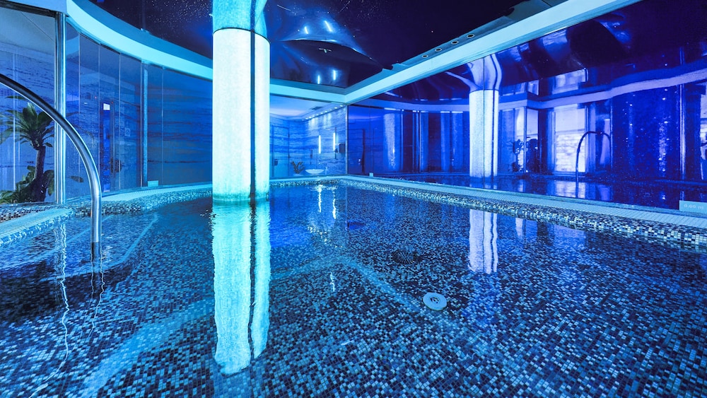 Bull Reina Isabel & Spa — Swimming pool in Las Palmas, Canary Islands