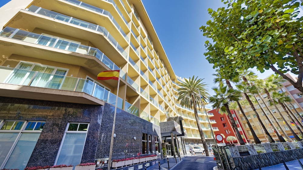 Bull Reina Isabel & Spa — Hotel building in Las Palmas, Canary Islands