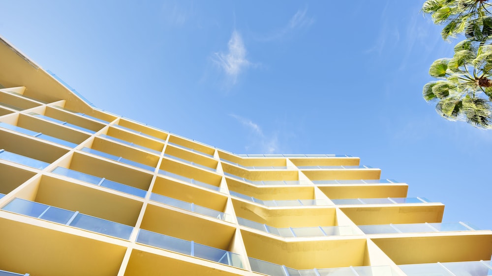 Bull Reina Isabel & Spa — Hotel building in Las Palmas, Canary Islands