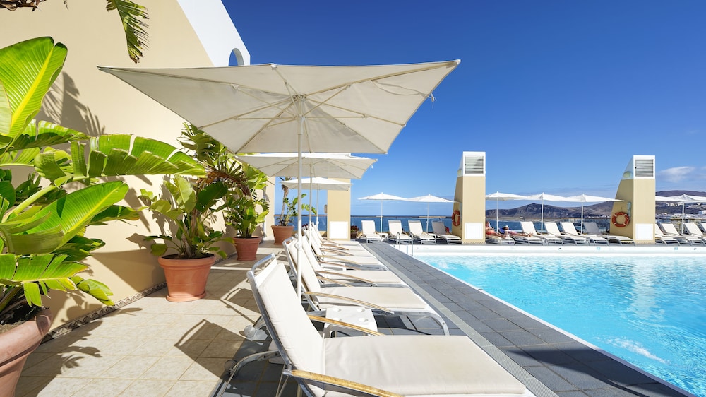 Bull Reina Isabel & Spa — Swimming pool in Las Palmas, Canary Islands