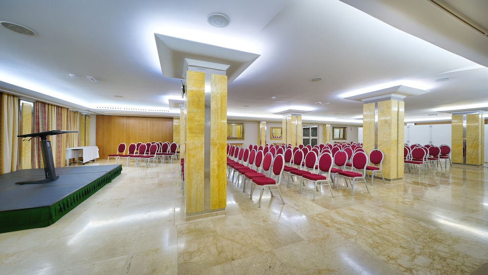 Bull Reina Isabel & Spa — Hotel building in Las Palmas, Canary Islands