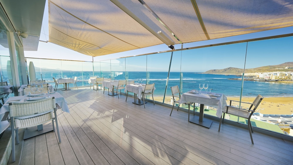 Bull Reina Isabel & Spa — Restaurant & bars in Las Palmas, Canary Islands