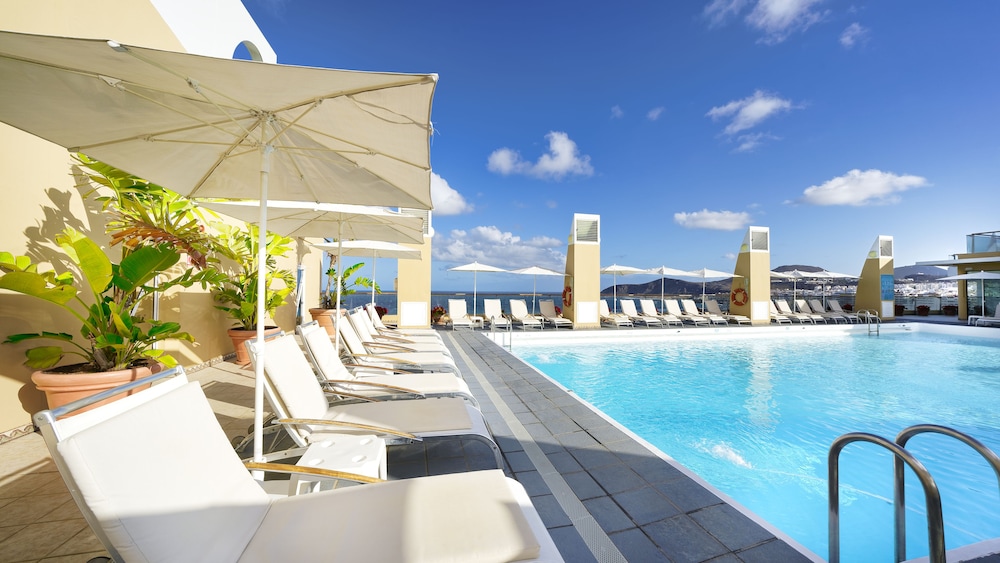 Bull Reina Isabel & Spa — Swimming pool in Las Palmas, Canary Islands