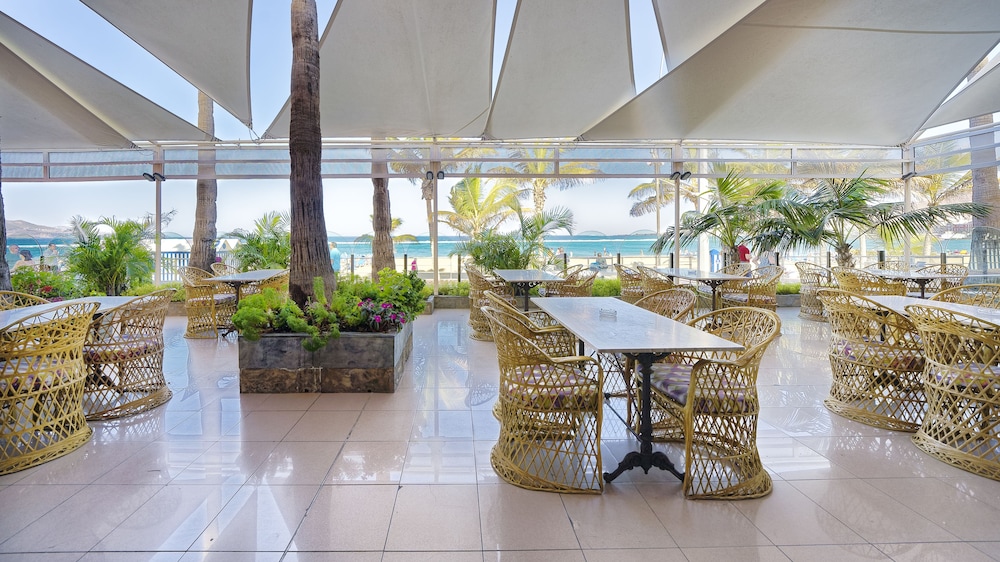 Bull Reina Isabel & Spa — Restaurant & bars in Las Palmas, Canary Islands