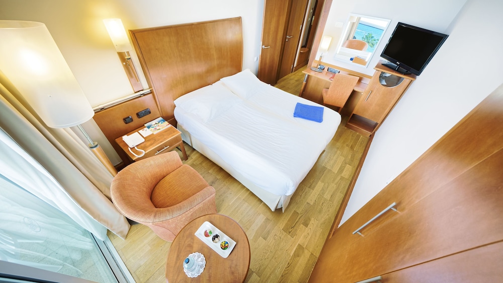 Bull Reina Isabel & Spa — Hotel rooms in Las Palmas, Canary Islands