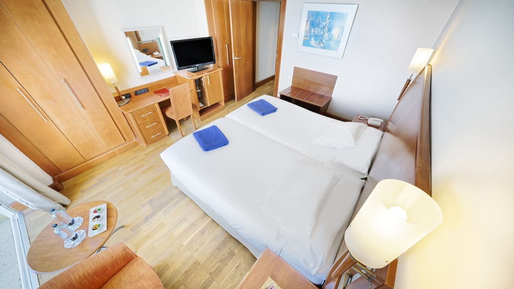 Bull Reina Isabel & Spa — Hotel rooms in Las Palmas, Canary Islands