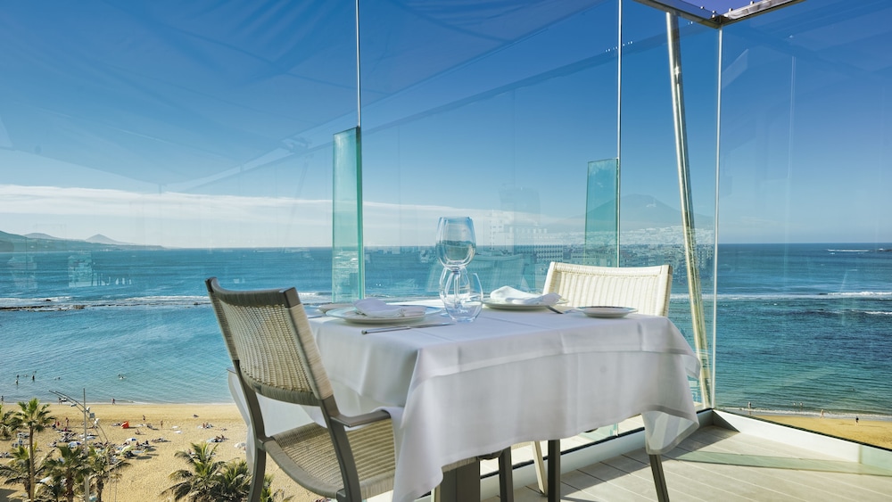 Bull Reina Isabel & Spa — Restaurant & bars in Las Palmas, Canary Islands