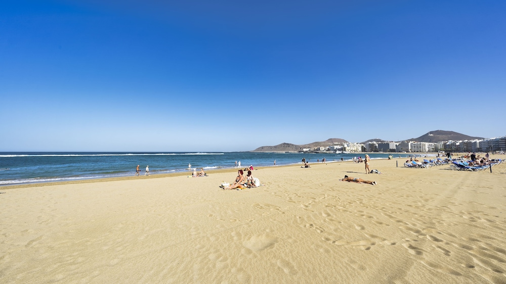 Bull Reina Isabel & Spa — Beach in Las Palmas, Canary Islands