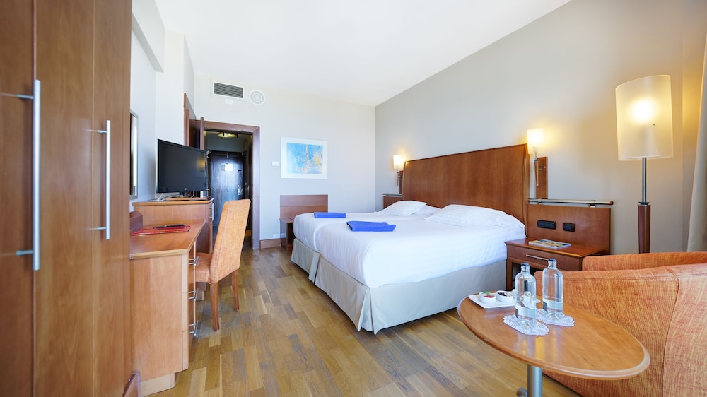 Bull Reina Isabel & Spa — Hotel rooms in Las Palmas, Canary Islands