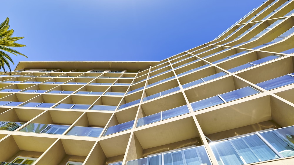 Bull Reina Isabel & Spa — Hotel building in Las Palmas, Canary Islands