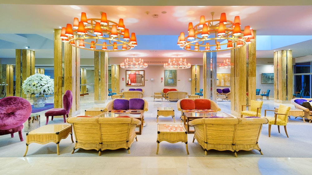 Bull Reina Isabel & Spa — Hotel building in Las Palmas, Canary Islands
