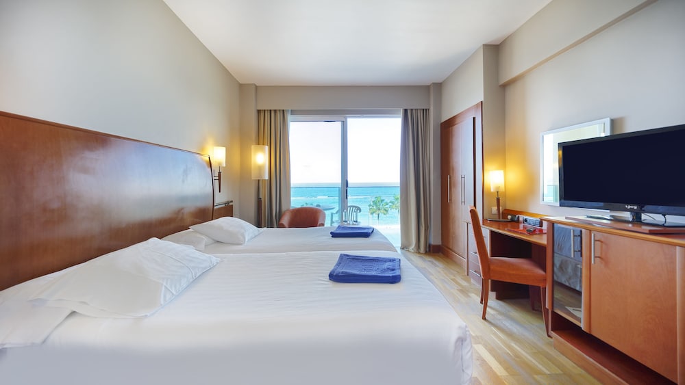 Bull Reina Isabel & Spa — Hotel rooms in Las Palmas, Canary Islands