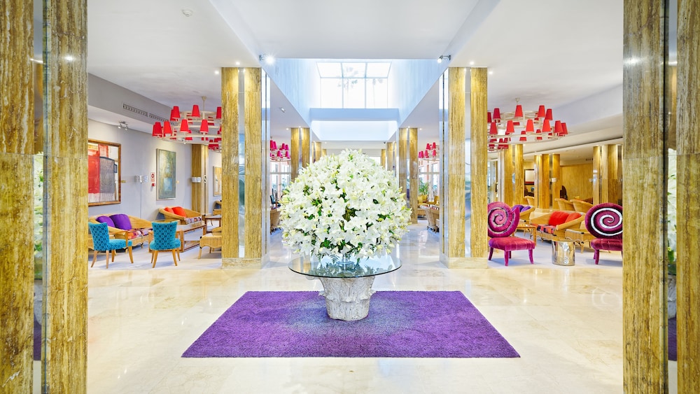 Bull Reina Isabel & Spa — Hotel building in Las Palmas, Canary Islands