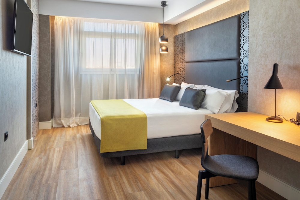 Catalonia Giralda Hotel — Hotel rooms in Seville, Andalusia
