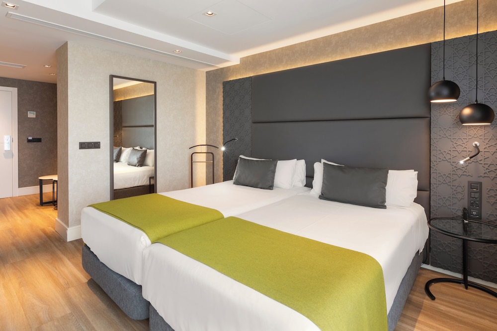 Catalonia Giralda Hotel — Hotel rooms in Seville, Andalusia