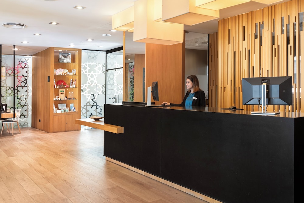 Catalonia Giralda Hotel — Hotel building in Seville, Andalusia