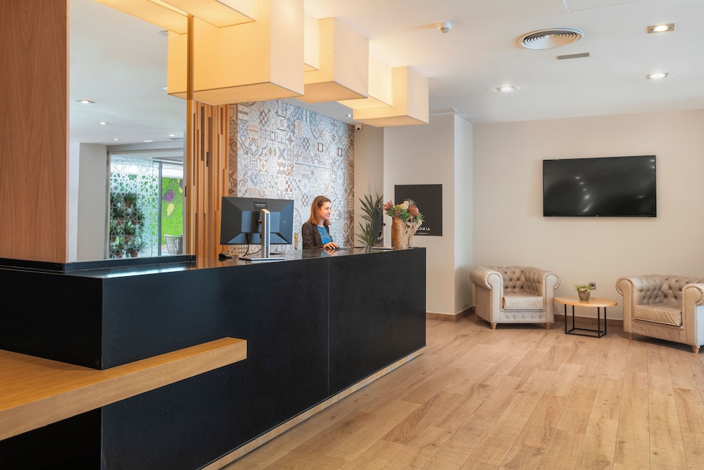Catalonia Giralda Hotel — Hotel building in Seville, Andalusia