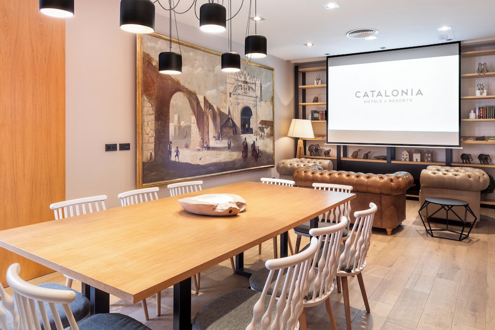 Catalonia Giralda Hotel — Hotel building in Seville, Andalusia