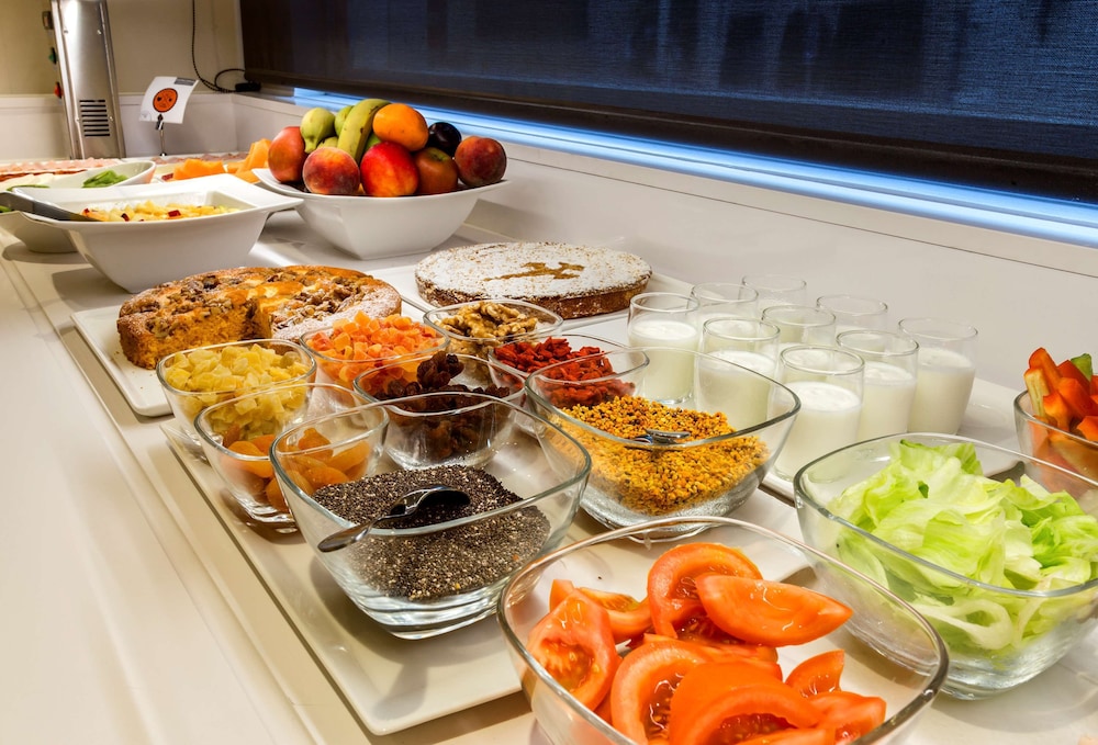 Catalonia Giralda Hotel — Restaurant & bars in Seville, Andalusia