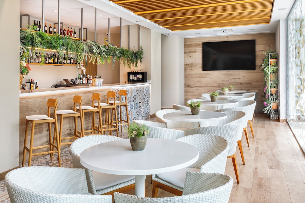 Catalonia Giralda Hotel — Restaurant & bars in Seville, Andalusia