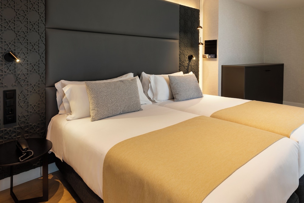 Catalonia Giralda Hotel — Hotel rooms in Seville, Andalusia